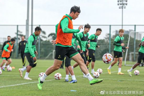 国模谢文裸体撅屁股